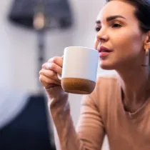 Kubek ceramiczny z bambusową przykrywką Giulia, biały